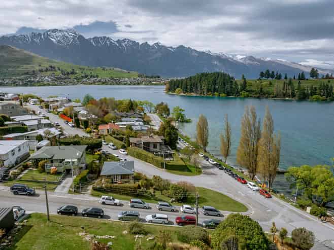 1 Suburb Street, Queenstown