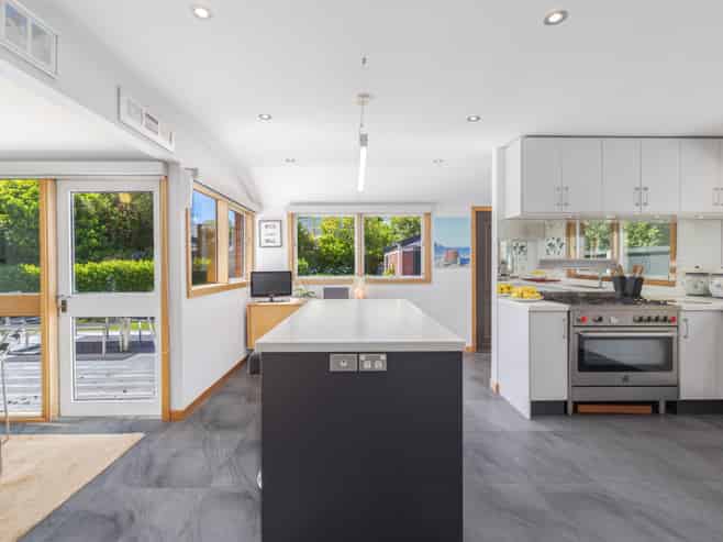 21 Desmond Street, Fendalton