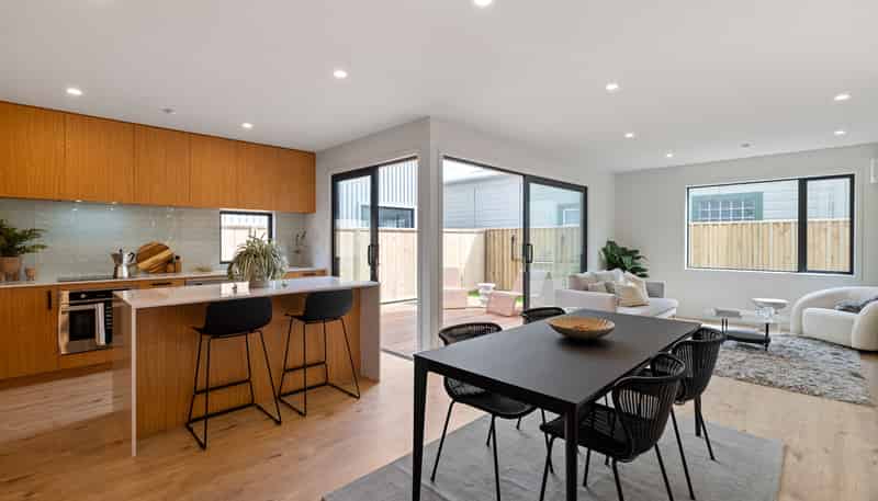 2/161 Onepu Road, Lyall Bay