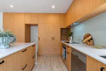 2/161 Onepu Road, Lyall Bay