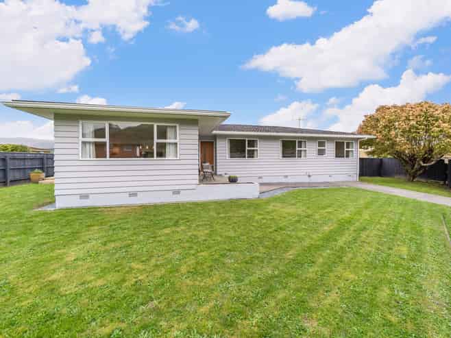 2 Mitre Grove, Trentham
