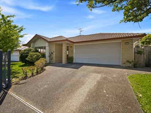 12 Richfield Crescent, Massey