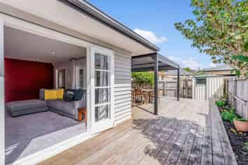 11 Waddell Avenue, Point England