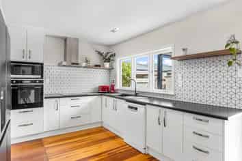 11 Waddell Avenue, Point England