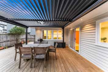 11 Waddell Avenue, Point England