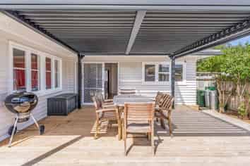 11 Waddell Avenue, Point England