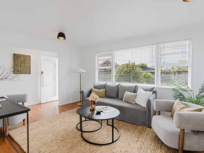 39 Garden Heights Avenue, Glenview
