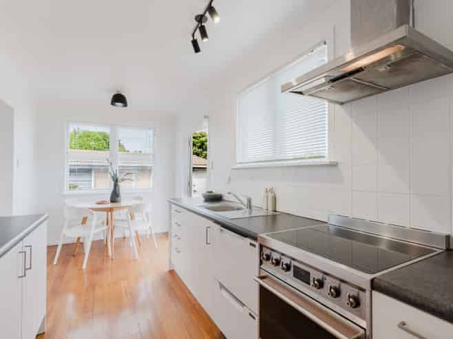 39 Garden Heights Avenue, Glenview