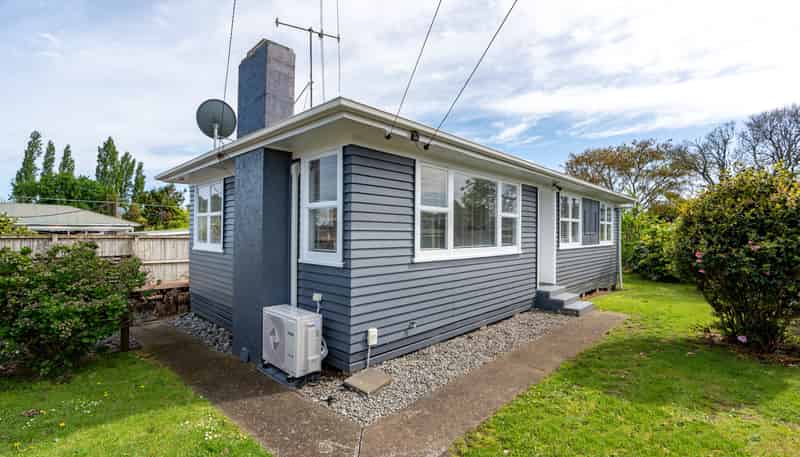 39 Garden Heights Avenue, Glenview