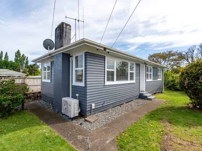 39 Garden Heights Avenue, Glenview