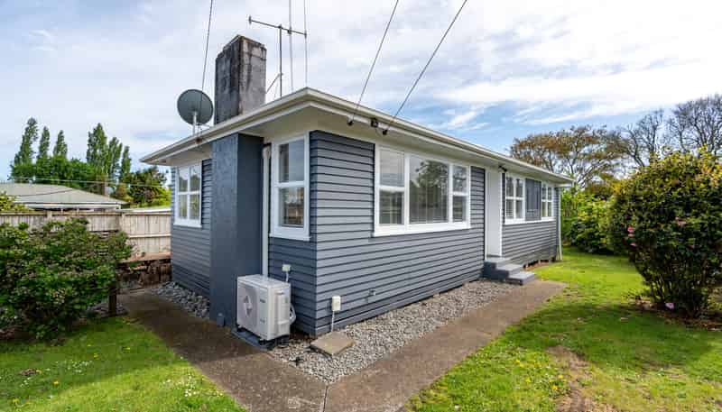 39 Garden Heights Avenue, Glenview