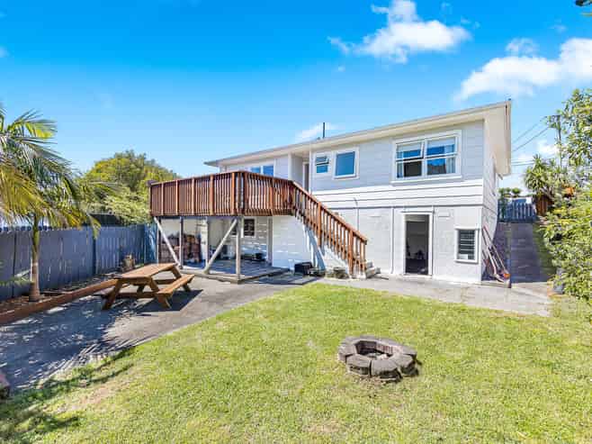 38 Woodside Road, Massey