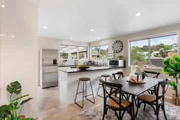 8 Babington Place, Torbay