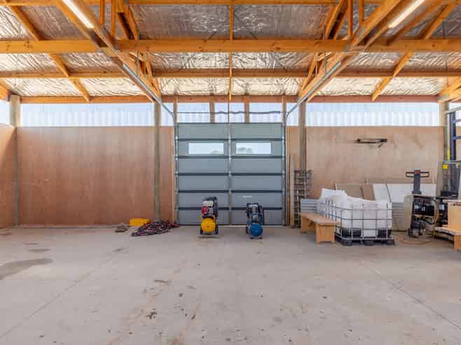 Workshop, Warehouse + Big 6,000sqm Secure Yard