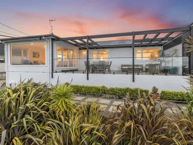 92 Kahu Road, Paremata