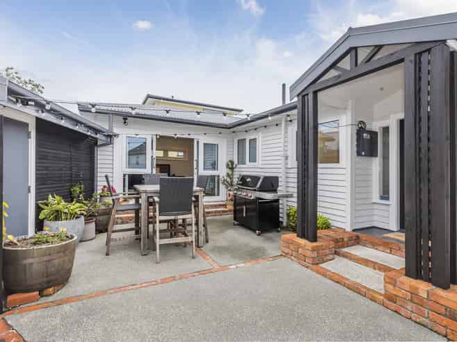 92 Kahu Road, Paremata