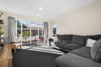 2/61 Laing Crescent, Heathcote Valley