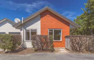 18H Defoe Place, Waltham