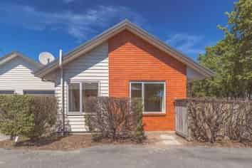 18H Defoe Place, Waltham