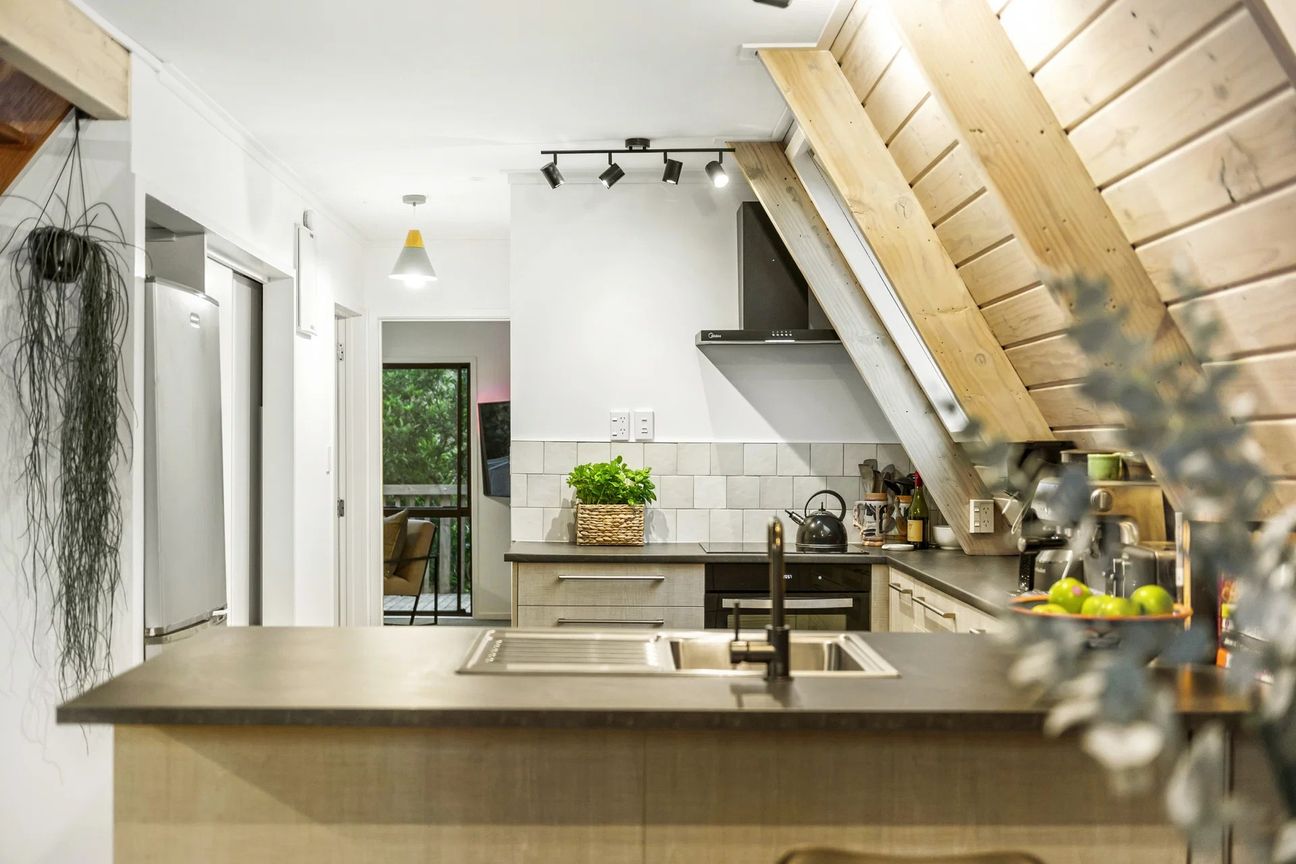 VENDORS HEADING NORTH AFTER ALMOST 40 YEARS - Altro