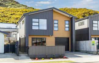 41 Farnworth Terrace, Churton Park