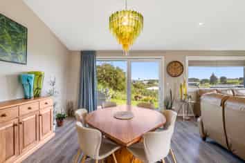 12 Longbeach Drive, Castlecliff