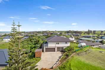 12 Longbeach Drive, Castlecliff
