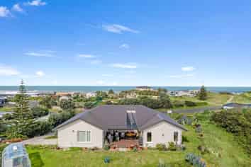12 Longbeach Drive, Castlecliff