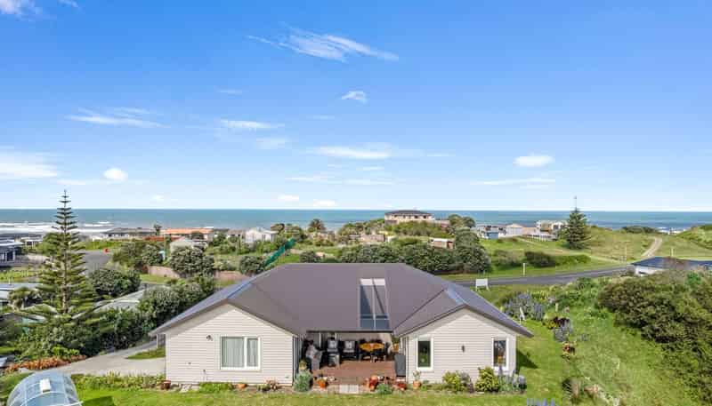 12 Longbeach Drive, Castlecliff