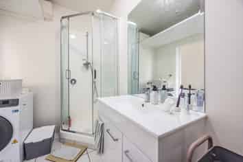 1B/9 Upper Queen Street, Newton