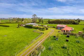 221 Stanley Road, Te Popo