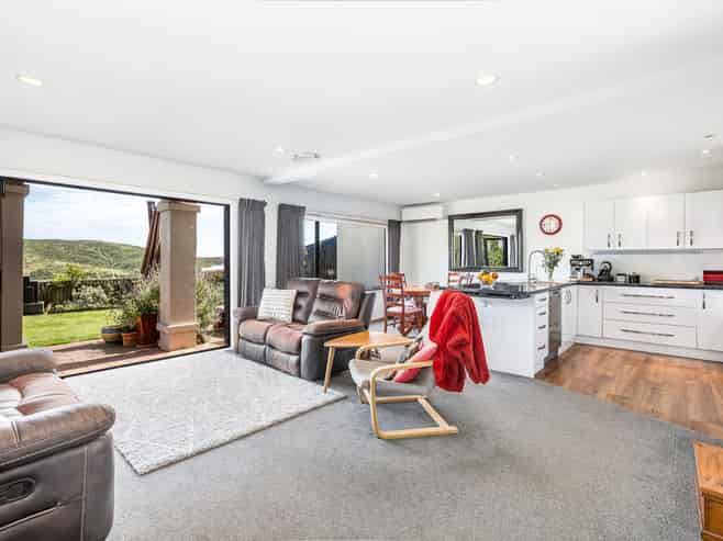 8 Paremata Drive, Paremata