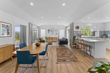 10 Thomas Way, Brightwater