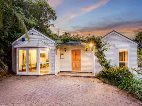 102a Miromiro Road, Normandale