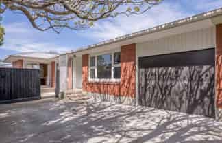 Flat 2/64 Roberta Drive, Somerfield