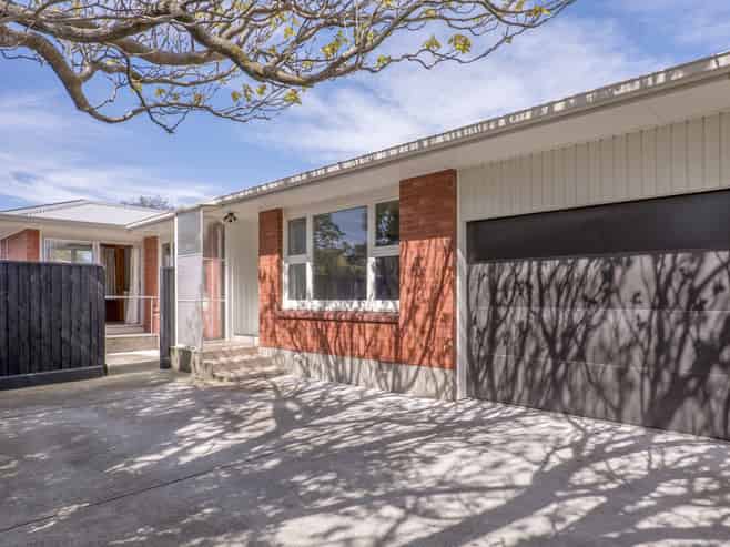 Flat 2/64 Roberta Drive, Somerfield