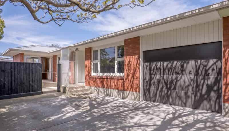 Flat 2/64 Roberta Drive, Somerfield