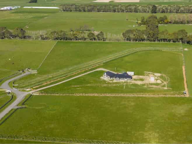 11 Tirohanga Lane, Aorangi