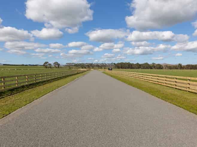 11 Tirohanga Lane, Aorangi