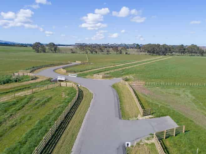 11 Tirohanga Lane, Aorangi