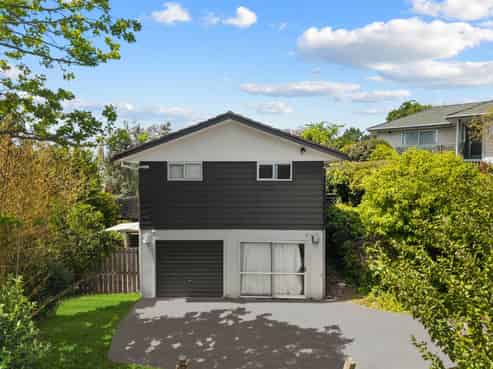 6 Theban Place, Totara Vale