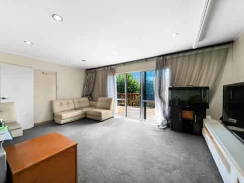 6 Theban Place, Totara Vale