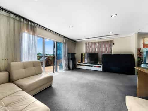 6 Theban Place, Totara Vale