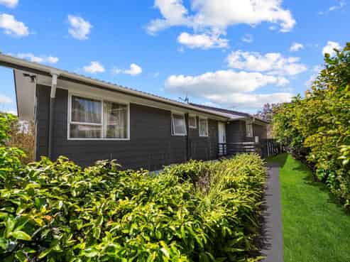 6 Theban Place, Totara Vale