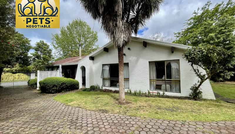 33 Yellowstone Crescent, Burwood