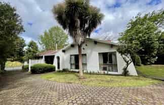 33 Yellowstone Crescent, Burwood