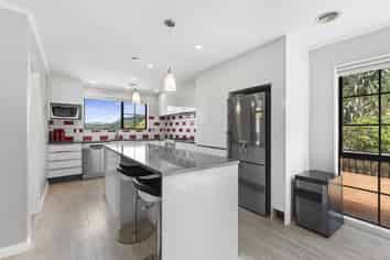 16 Ordley Grove, Tawa