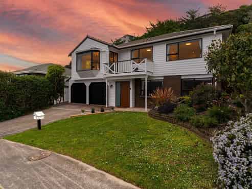 16 Ordley Grove, Tawa