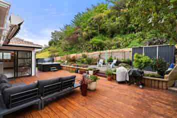 16 Ordley Grove, Tawa