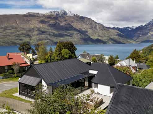 24 Williams Street, Fernhill/Sunshine Bay